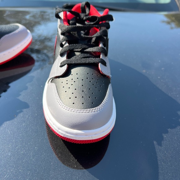 Jordan's 5.5Y - Picture 1 of 6